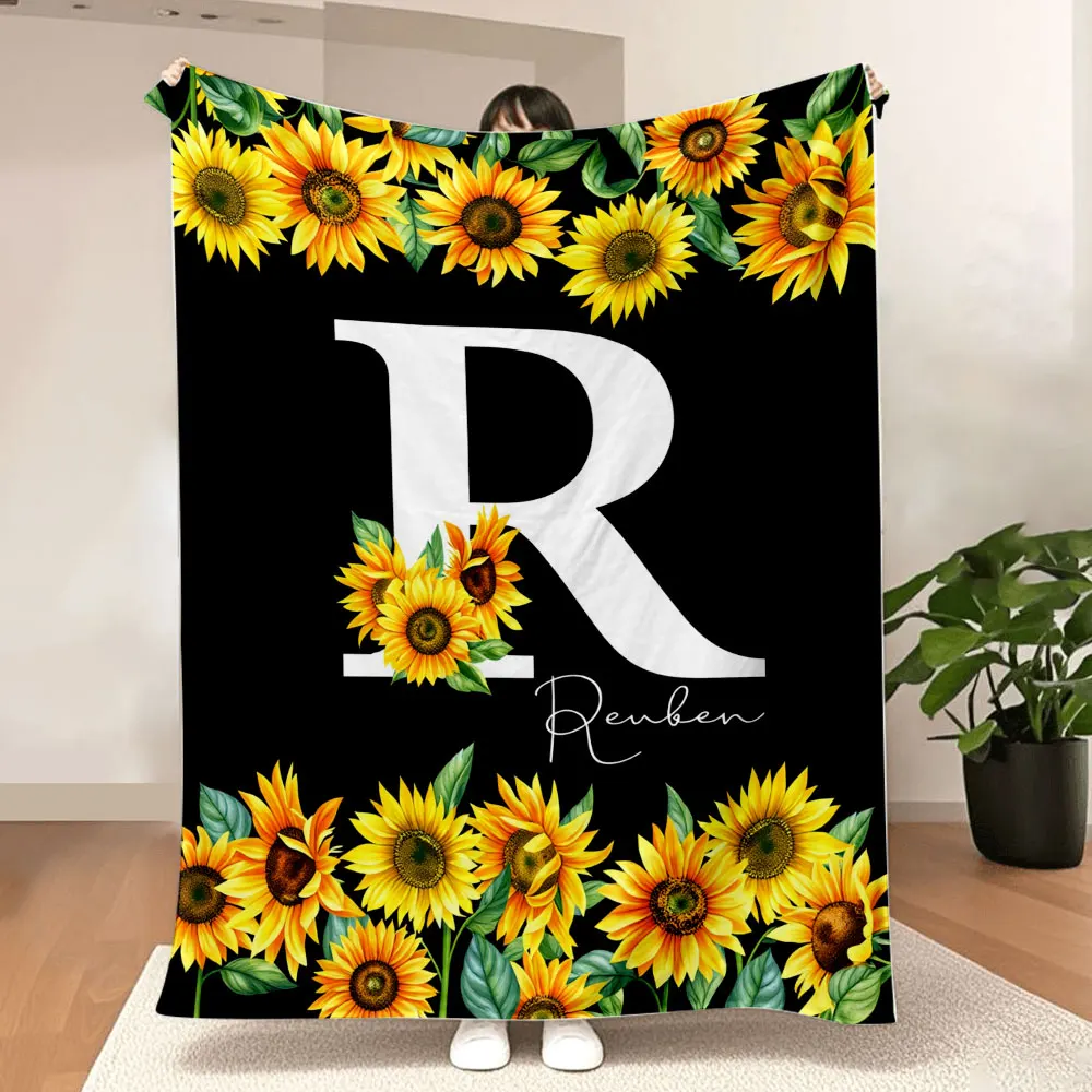 بطانية ريوبين عباد الشمس - أبيض نابض بالحياة 'R' مع عباد الشمس الأصفر والأوراق الخضراء والحدود المزخرفة - رمي ناعم ومريح للمنزل