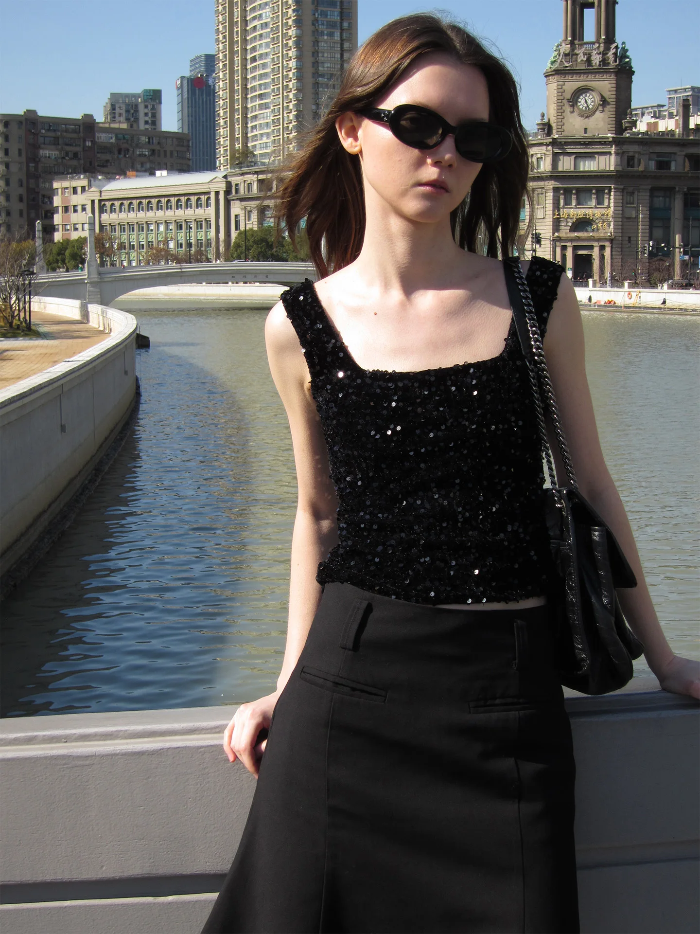 

Укороченный топ-майка для девушек с эффектом похудения, с пайетками, атласной подкладкой, вырезами на спине, из полиэстера, летний дизайн