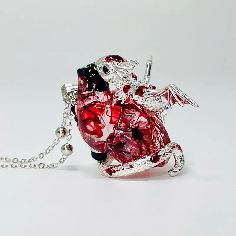 

Design Flying Dragon Guardian Heart Necklace Female Design Pendant Birthday Gift