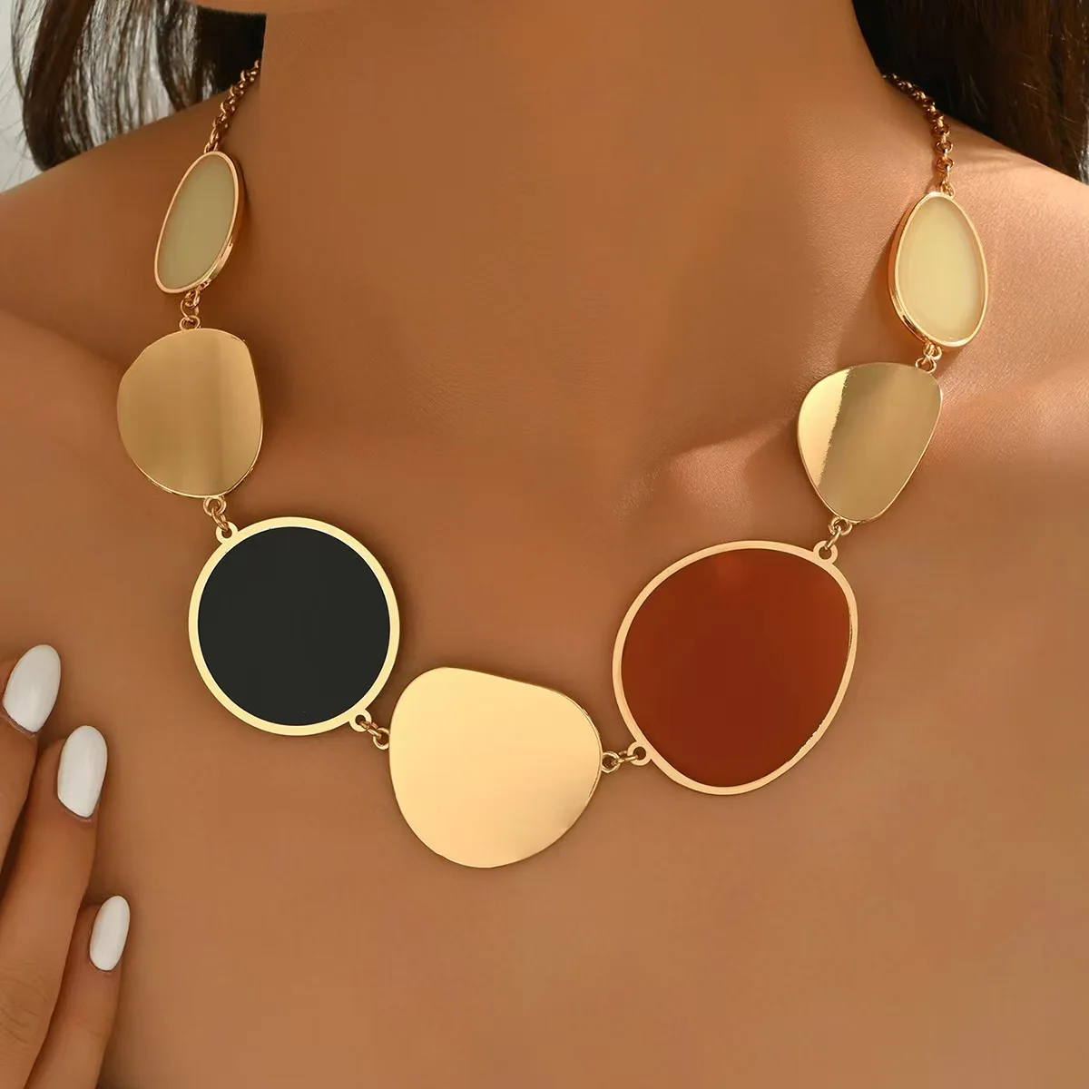 Europäisch-amerikanische Mode, unregelmäßige geometrische Gliederkette, Nischendesign, Weihnachtsgeschenk, Kleidungszubehör für Frauen