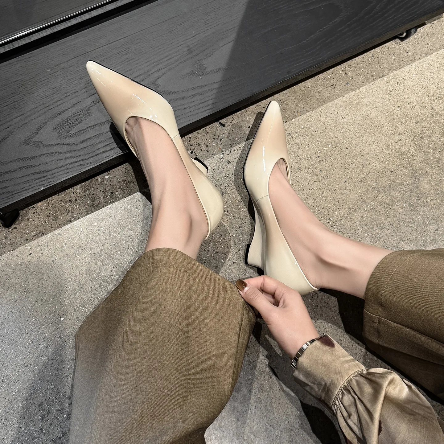 French Gentle Wind Patent Leather Pointed Wedge Heel Shoes Women's Small Man Show Tall V-Shaped Single Shoes Versatile Commuter