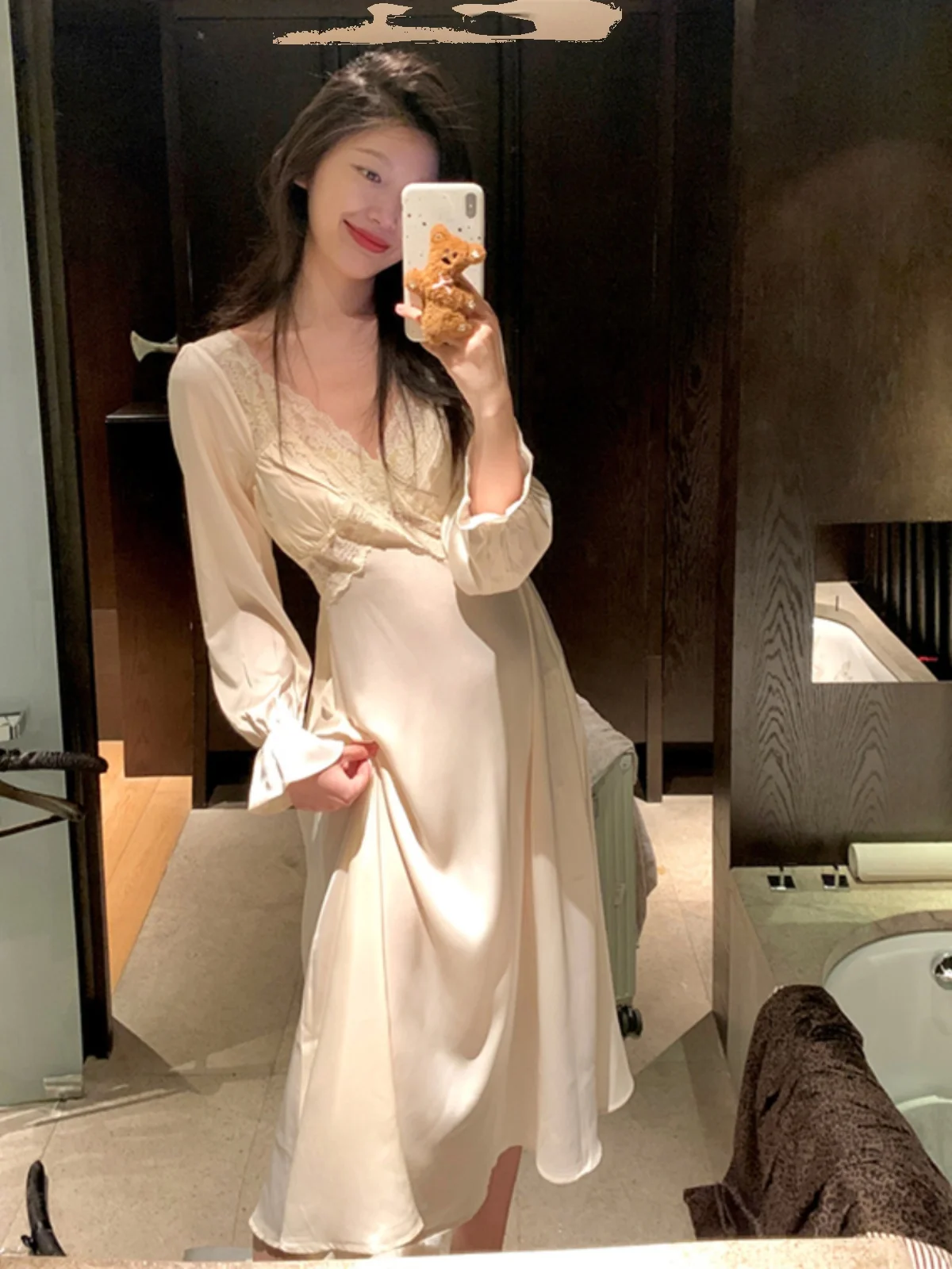 

Silk Spwear Women's Long Sve Home Clothes Set with Chest Pad Simulated Silk Sp Dr V-ne Mid-length Autumn Sle