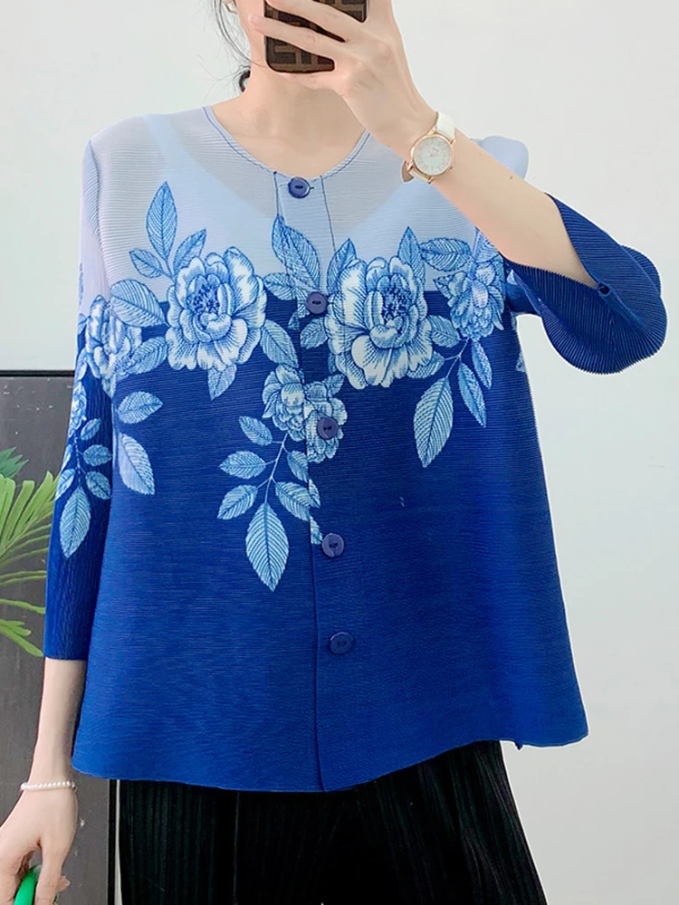 LANMREM Pleated Shirts For Women Round Neck Long Sleeves Flower Printing Single Breasted Female Elegant Top 2024 New 2DA5005