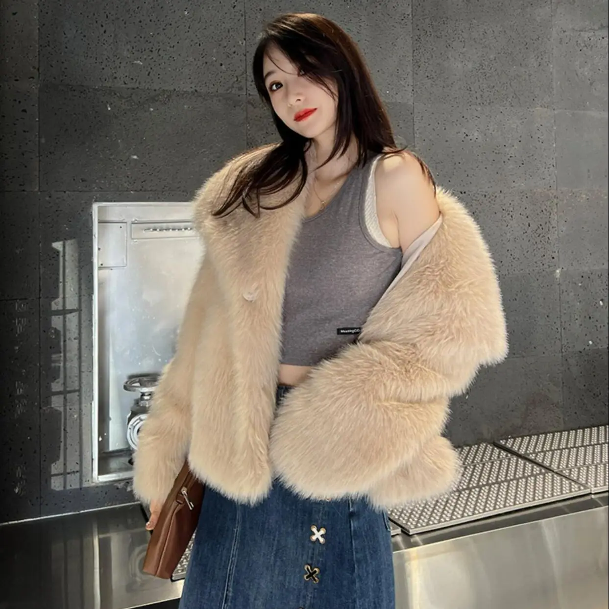 2023 Winter Large Lapel Fur Coat Full sleeve Loose Warm Shaggy Faux Fur Jacket Short Loose Coat Khaki Black