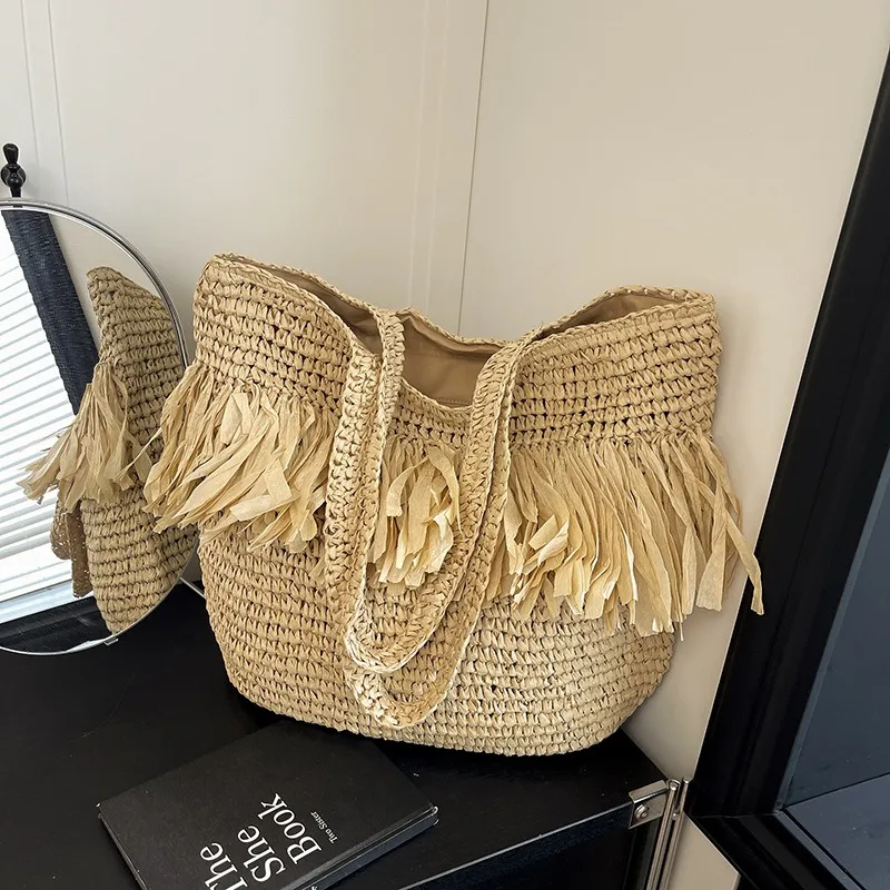 

Chic Straw Shoulder Bags Fashion Tassel Weave Totes for Women Shoulder Bag Large Capacity Handbags Hand-woven Holiday Beach Bag