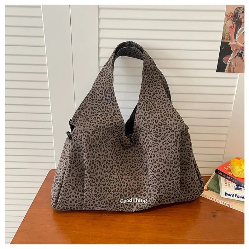 

2026 Spring New Popular Leopard Print Shoulder Bags High Quality Fashion Basic Style Youth Design Zipper Women's Handbag