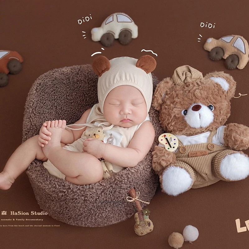 set-di-accessori-per-fotografia-neonati-tema-orsetto-marrone-abbigliamento-con-cappello-decorazioni-carine-per-servizi-fotografici-in-studio