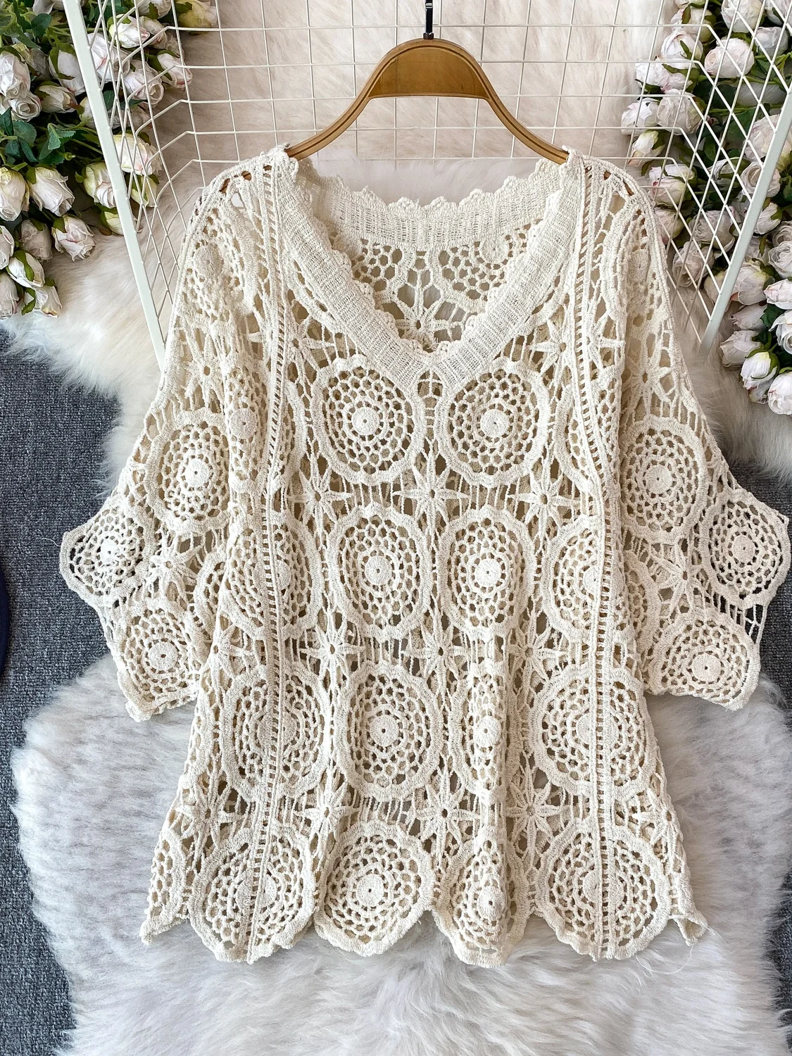 

Bohemian Style Sexy Hollow Batwing Sleeve UV Protection Knitted Top Women Spring Summer Outerwear Loose Slimming Casual Top