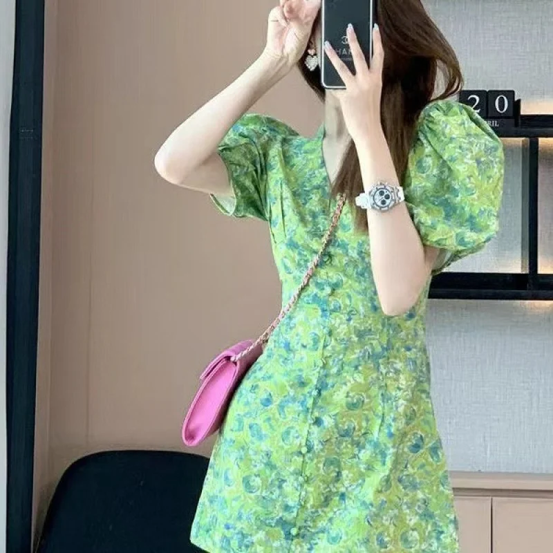 

2024Летнее новое дизайнерское нишевое французское платье с пышными рукавами и цветочным принтом, свежее зеленое платье для женщин