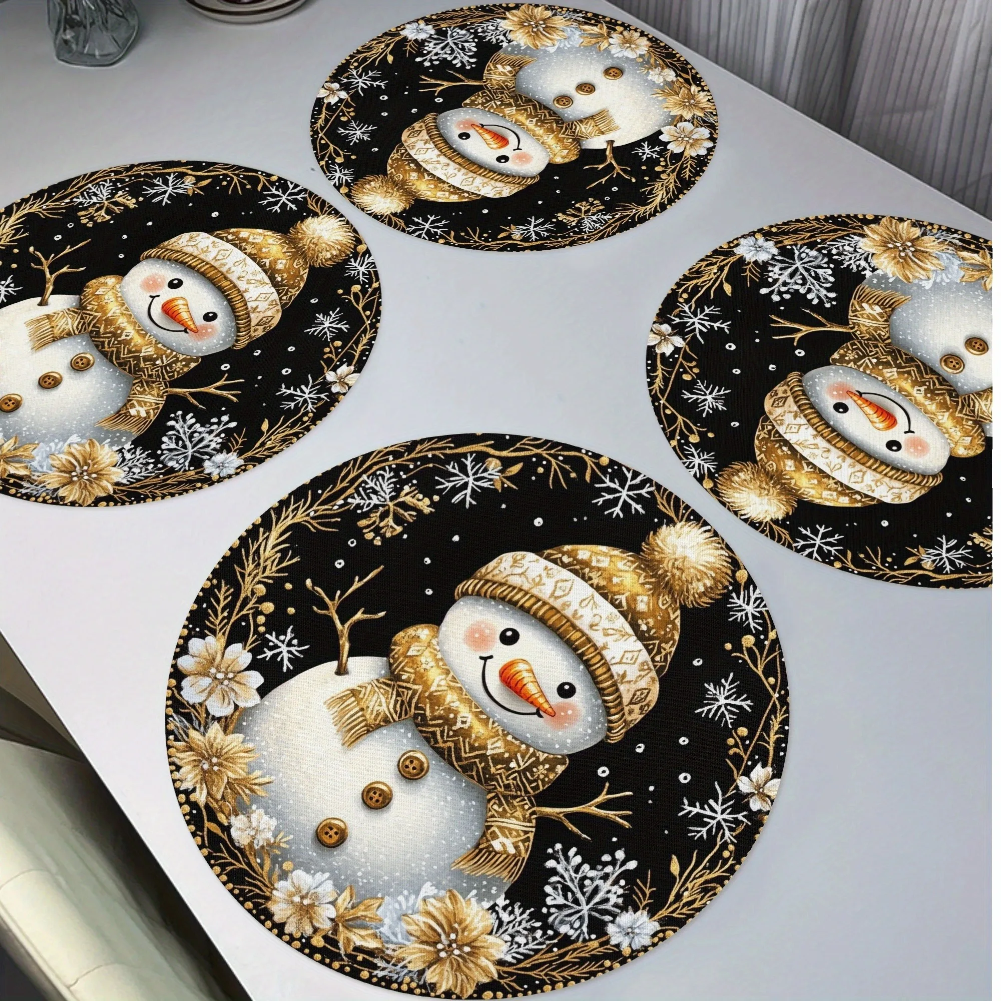 2/4/6/8Pcs Christmas Round Placemats Made of Polyester Woven Fabric, Printed with a Bunch of Christmas Red Pine Trees and Cookie Patterns, Washable, Suitable for Holiday Table Decoration