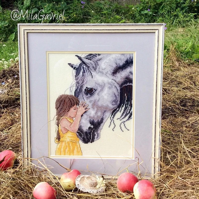 

Modern Minimalist Cross Stitch Kit RW3799 Girl And Pattern Cotton Fabric Living Room Decorative Embroidery Cream Color