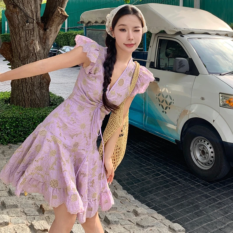 Abiti eleganti a fiori cavi stile vacanza dolce francese Abito estivo da donna con scollo a V senza maniche a vita alta slim fit a trapezio