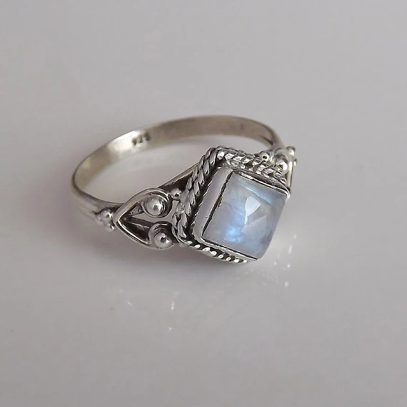 Fashionable and Exquisite Ancient Silver Color Inlaid Moonstone Ring Festive Banquet Anniversary Creative Female Jewelry