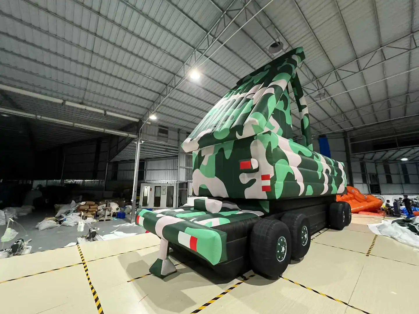 Giant Inflatable Artillery Vehicle Themed Event Prop, Eye-Catching Display for Festivals and Trade Shows