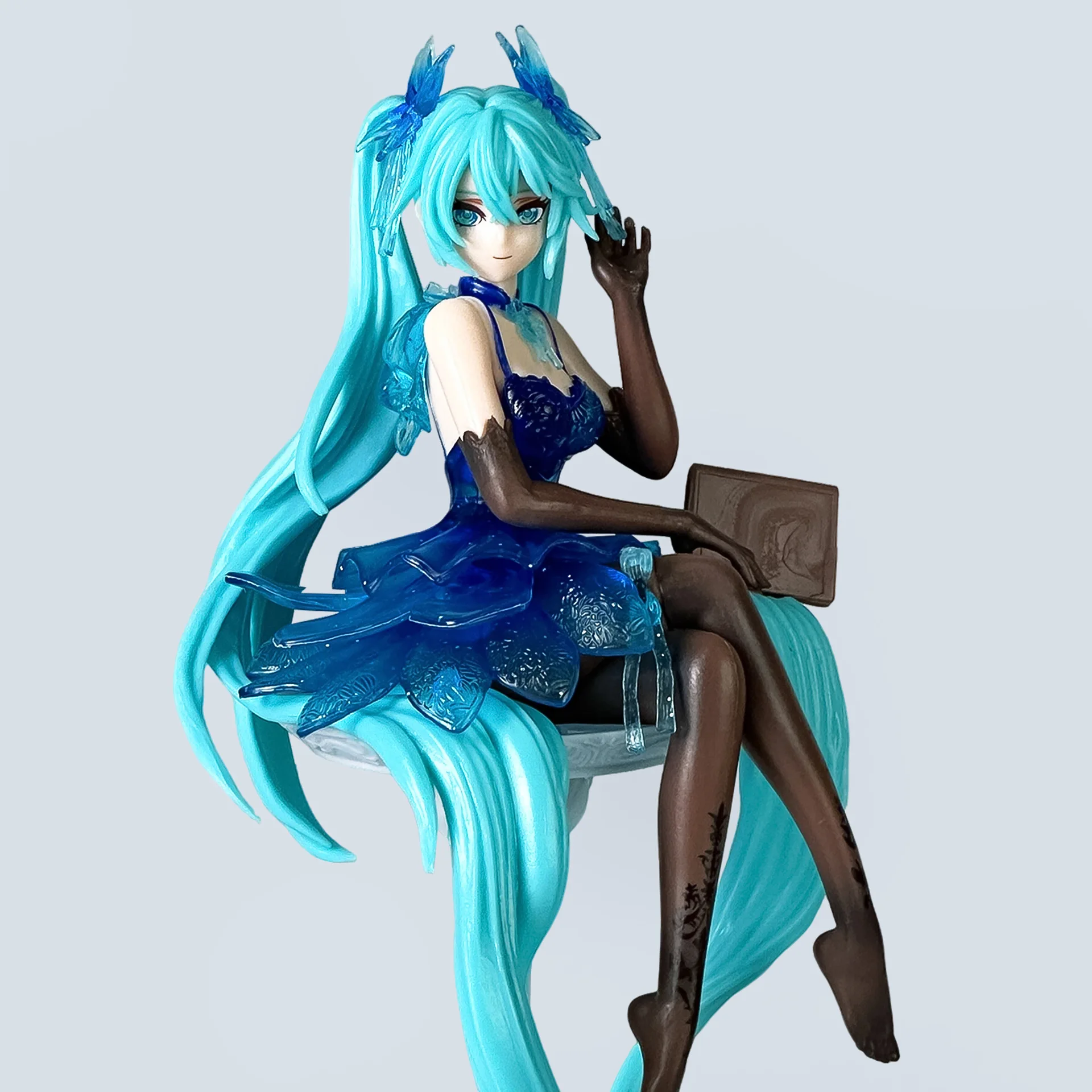 Hatsune Miku Blue Glitter Dress Sitting Figure Twin‑tail Girl With Book PVC Model Desktop Collectible Ornament Anime Gift