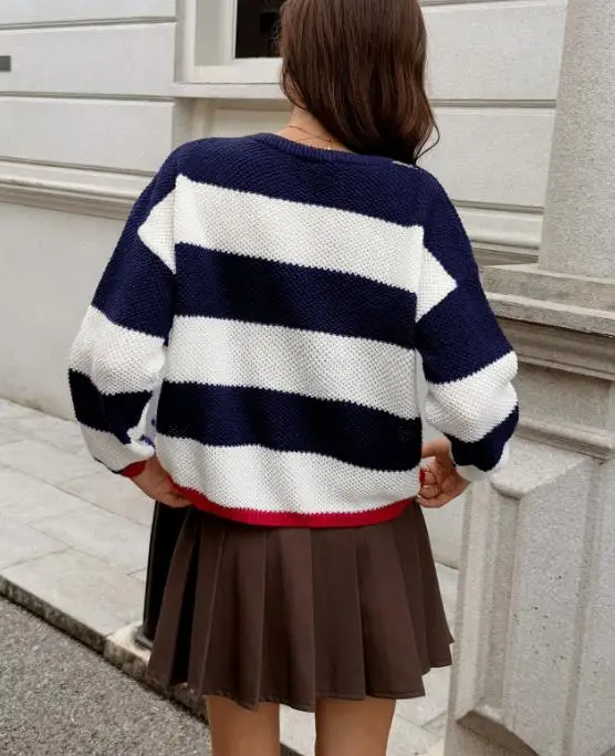 เสื้อสเวตเตอร์ถักทรงตรงลายทางสีสันสดใส คอทรงกลม สไตล์ลำลองสำหรับผู้หญิงช่วงฤดูใบไม้ร่วง