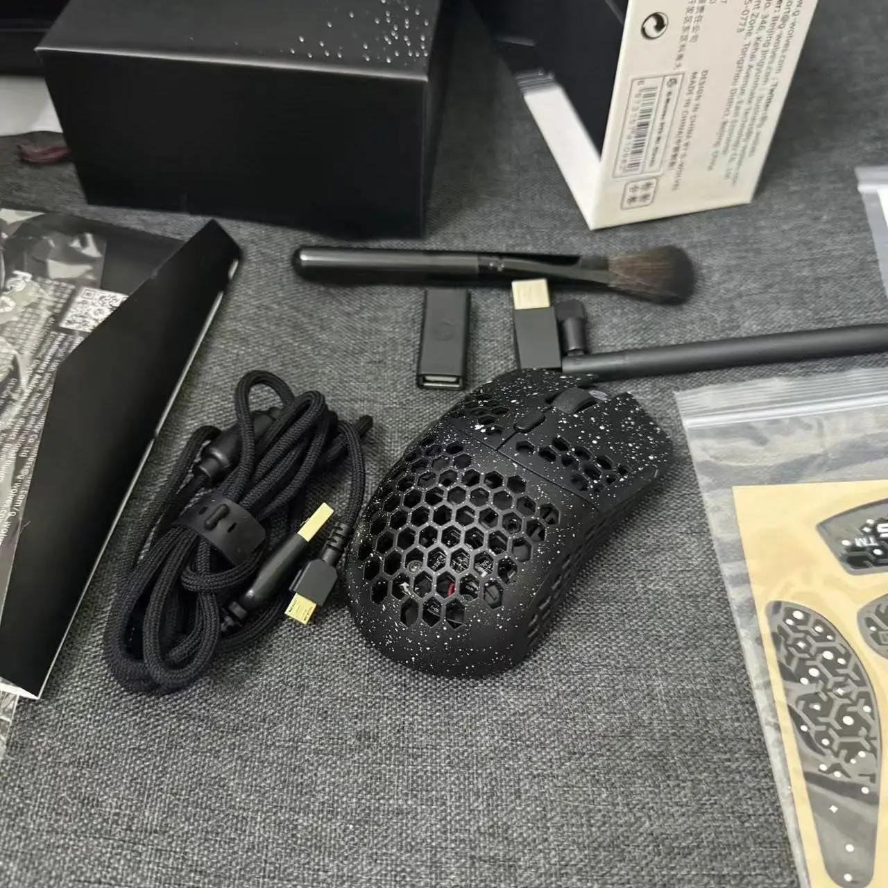 souris-de-jeu-g-wolves-40g-souris-de-jeu-legere-e-sports-16000dpi-souris-de-bureau-sans-fil-personnalisee-pour-joueur-de-jeu-sur-pc-cadeau