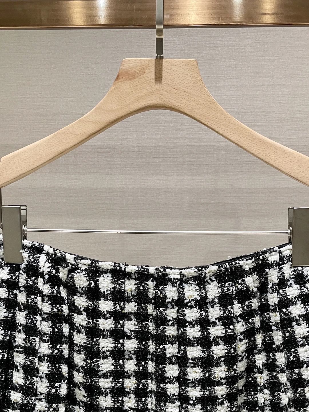   Spódnica w kratę z wysokim stanem, damska moda zima 2025, spódnica w kształcie litery A, efekt wyszczuplający, materiał tweed, odzież codzienna.