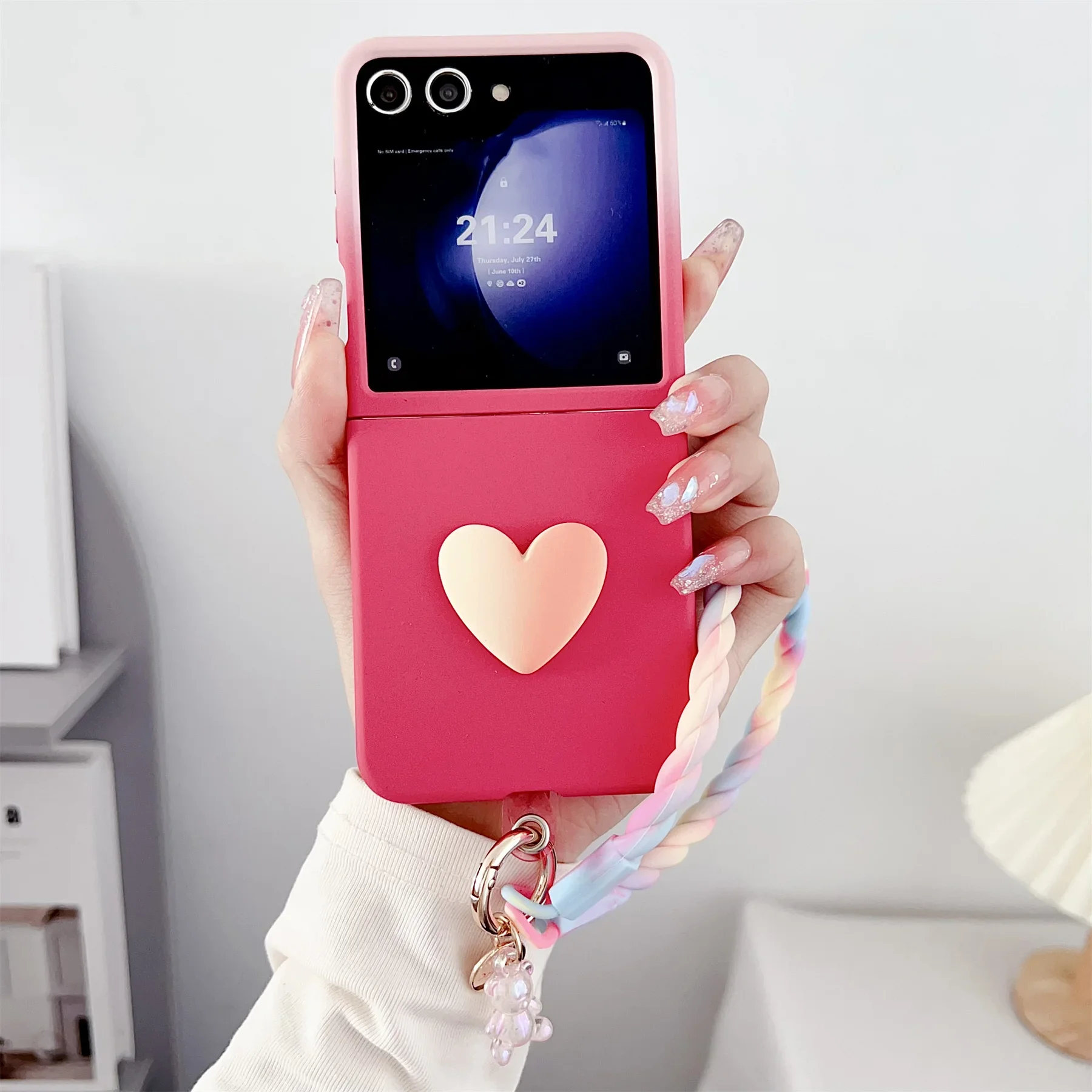 Cute Korean 3D Gradient Love Heart Case with Bear Hand Strap for Galaxy Z Flip 5 5G Z Flip5 Flip5 Zflip5 Zflip5 Z Flip 5 Cover