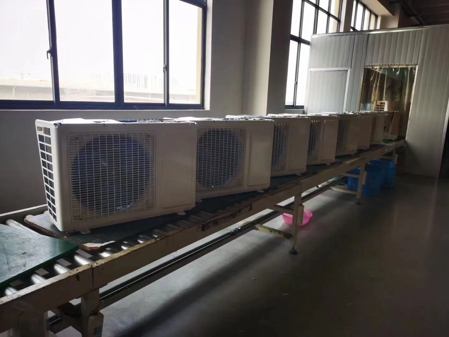 27000 (9000+9000+9000) Wall Mounted Type DC48V Solar Air Conditioner ( One Outdoor Unit+3 Indoor Units )
