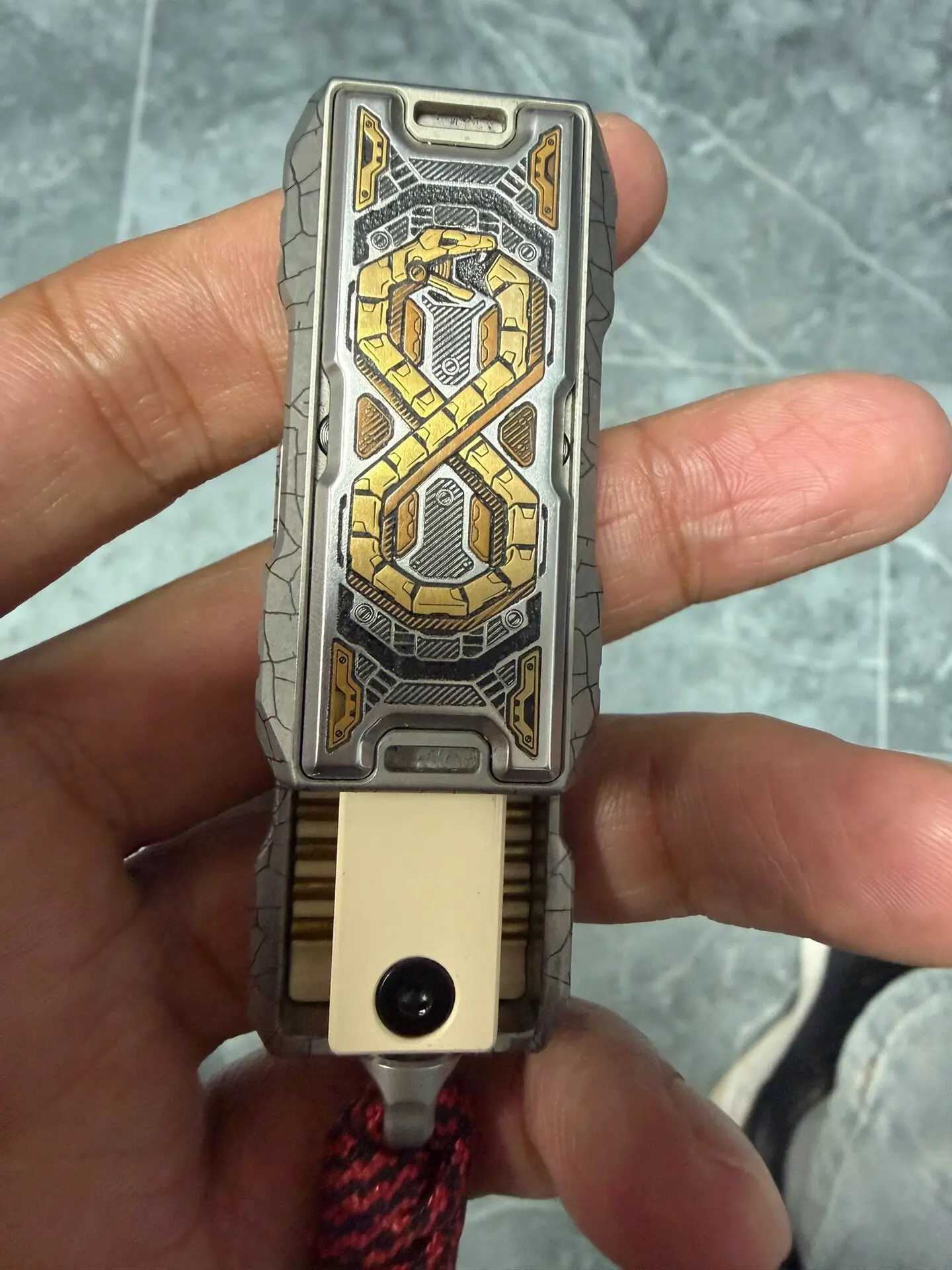 Used EDC South Sakura Banner Concussion Core Snake Year Limited Spirit Snake Skin Armor Push Card Titanium Alloy Ice Crack Anode