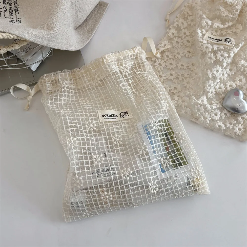 Make-up-Tasche mit Spitze, besticktem Gänseblümchen-Mesh-Kordelzug, niedlicher Sommer-Reise-Kosmetik-Kulturbeutel, Organizer, Aufbewahrungstasche für Zubehör – Detail 17