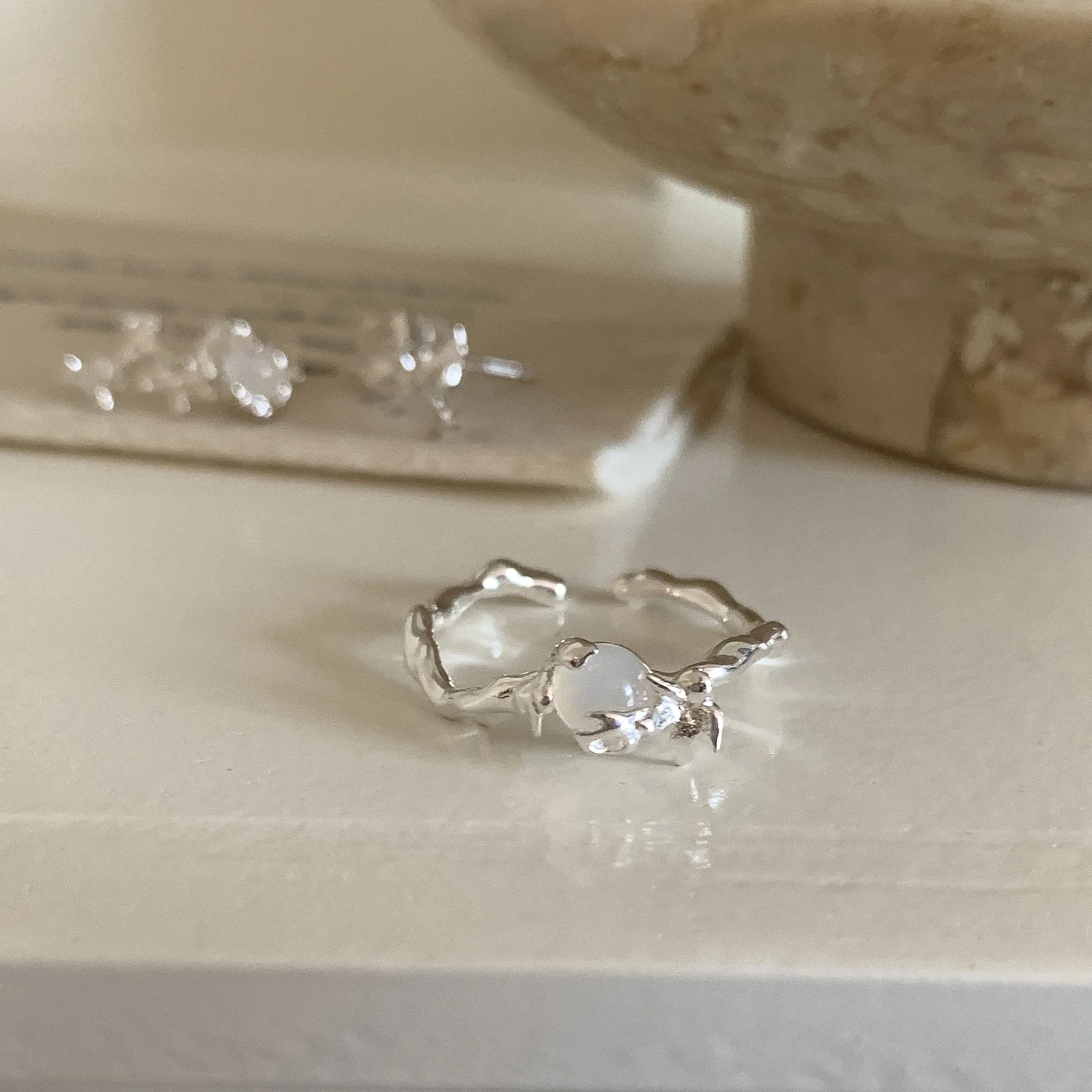 Offener Fingerring aus 925er-Sterlingsilber, eleganter Opal, klare Blume, unregelmäßig, elegant, für Frauen, Schmuck, Geschenk, Dropship, Großhandel – Detail 5