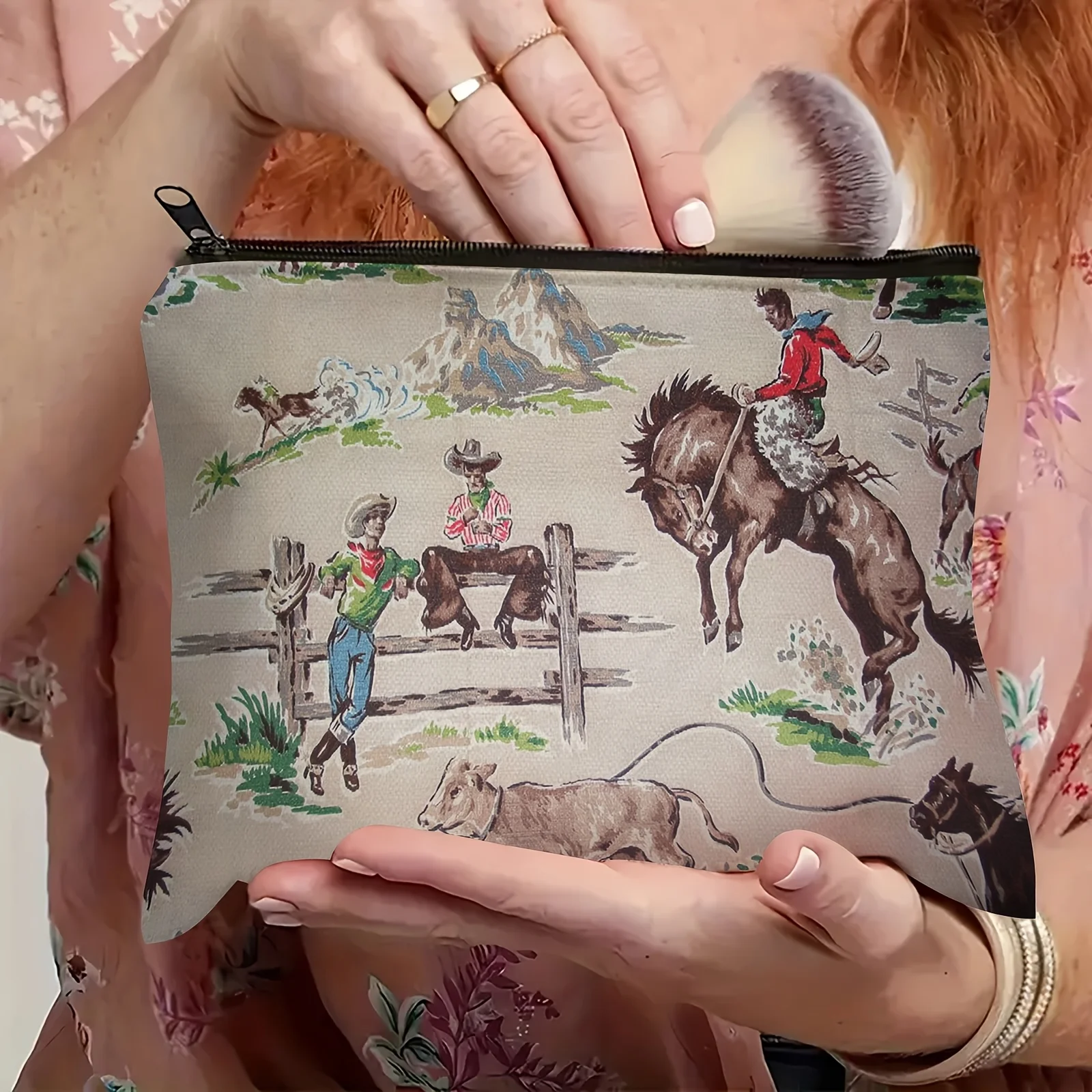 حقيبة إكسسوار كلاسيكية من رعاة البقر الغربي الأمريكي ذات قاع مسطح بسحاب - حقيبة مضادة للحساسية للجنسين مع تصميم مشهد مزرعة قديم