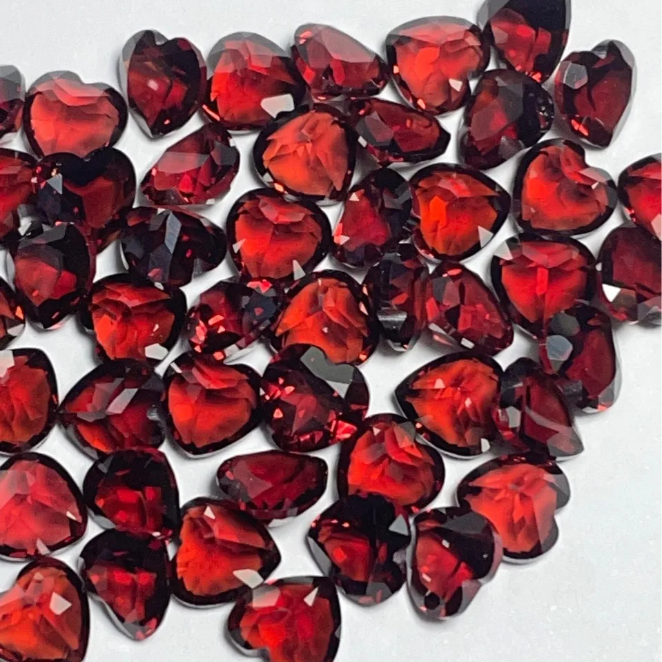 مصنع الجملة 100% شكل قلب طبيعي حقيقي أحجار كريمة من العقيق الأحمر أحجار كريمة مفكوكة مواد ذاتية الصنع للمجوهرات