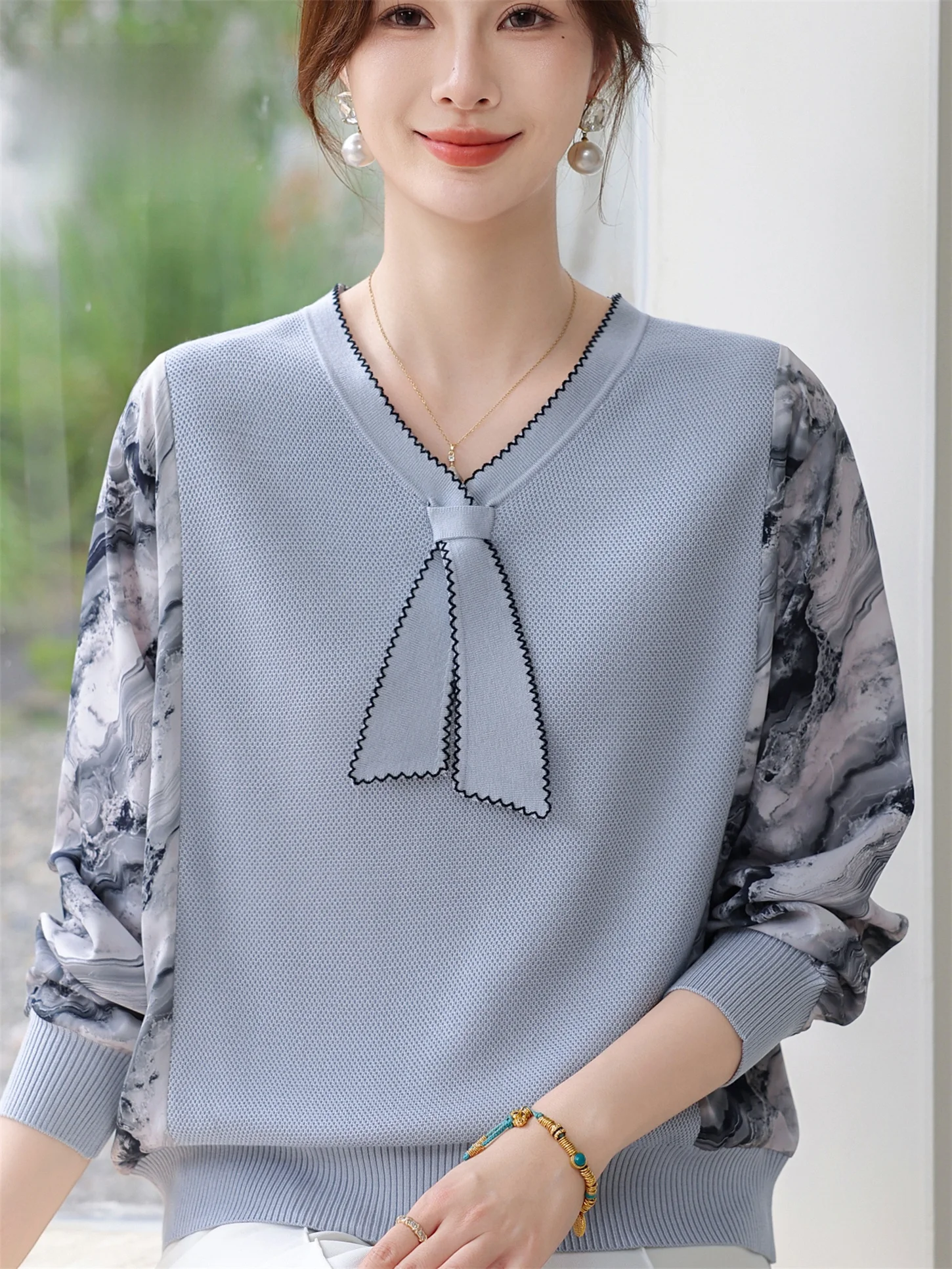 

Невозрастная трикотажная футболка, свободный топ с v-образным вырезом для женщин среднего возраста, осенняя модная повседневная одежда, легко чистится