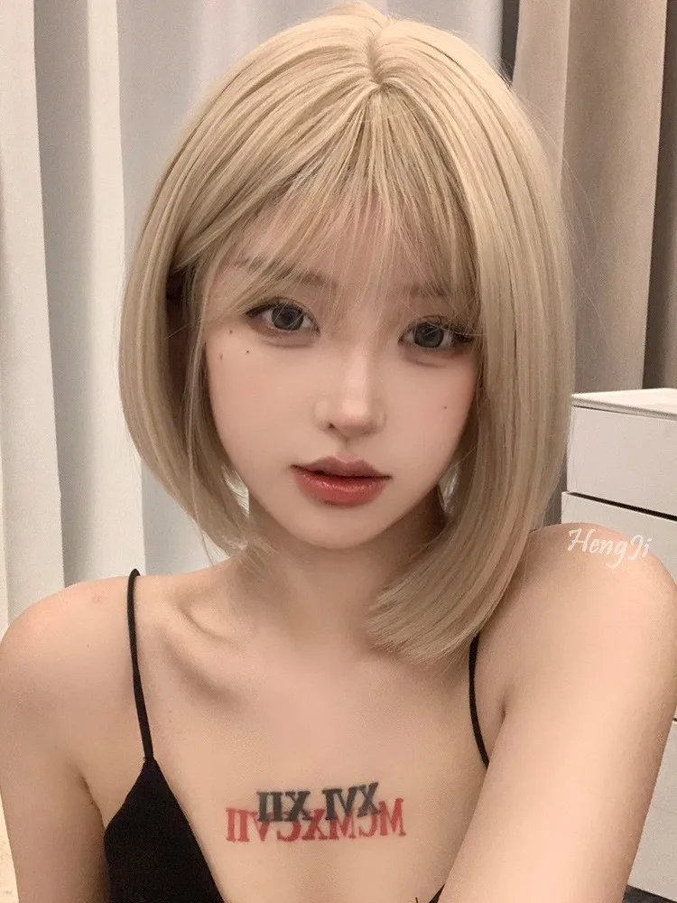 

Blonde Short Straight Synthetic Wig Natural Bangs Bob Lolita Hair Women's Halloween Cosplay Heat Resistant Full Head Cover