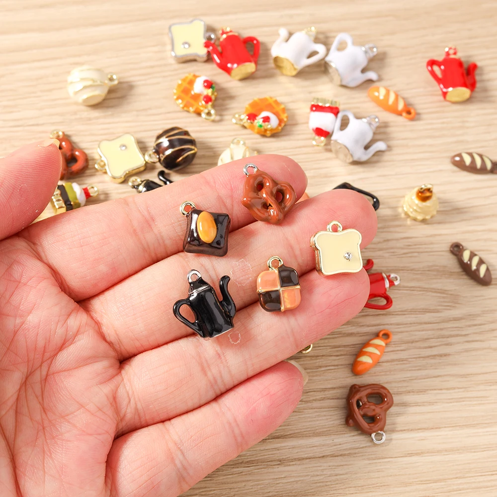 5 Stück Gemischte Niedliche Lebensmittel-Anhänger, Emaille-Kuchen- und Brot-Charms für die Herstellung von Ohrringen, Halsketten, Armbändern, DIY-Bastelarbeiten und Schmuckzubehör – Detail 2