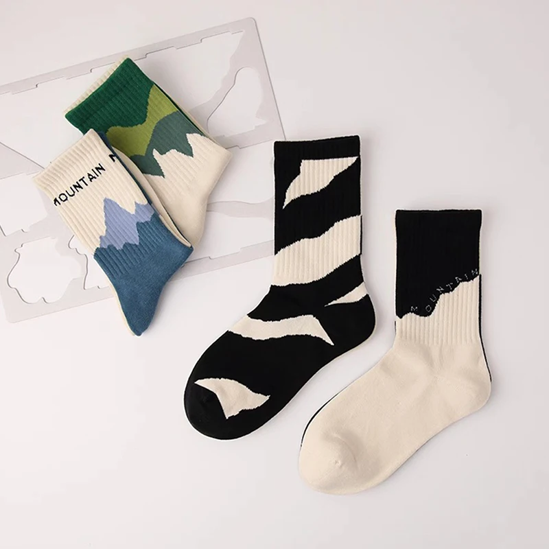 Fashion A/B Style Men Socks Asymmetrical Pattern Street Skateboard Man Cotton Sock Breathable Couple Socks