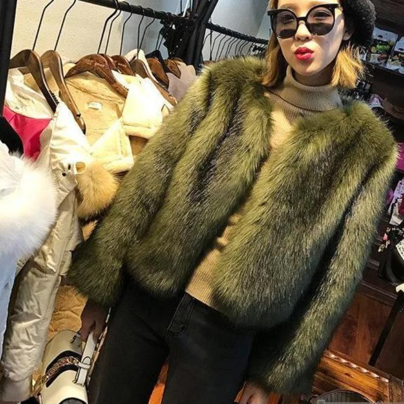 Iconic Street Fashion Week Luxury Brand Gardient Cropped Faux Fur Coat Women Winter 2024 Hot Cool Girls Fluffy Short Fur Jacket