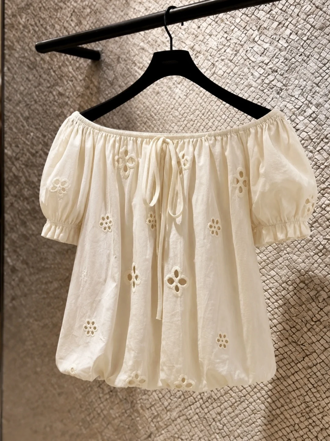

Fashionable Knot- Tie One- Shoulder Short Sleeve Shirt Korean Style Commute Wind Summer 2026 Trendy Age-Defying Top for Girls