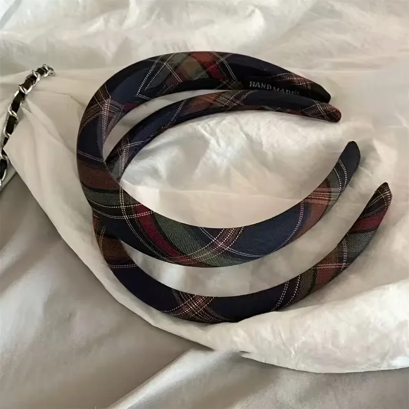 Damen-Haarbänder im schottischen Retro-Karo-Muster, Retro-Frisuren, Duttfrisuren, Haaraccessoires und Kleidung für den Alltag und formelle Anlässe – Detail 3