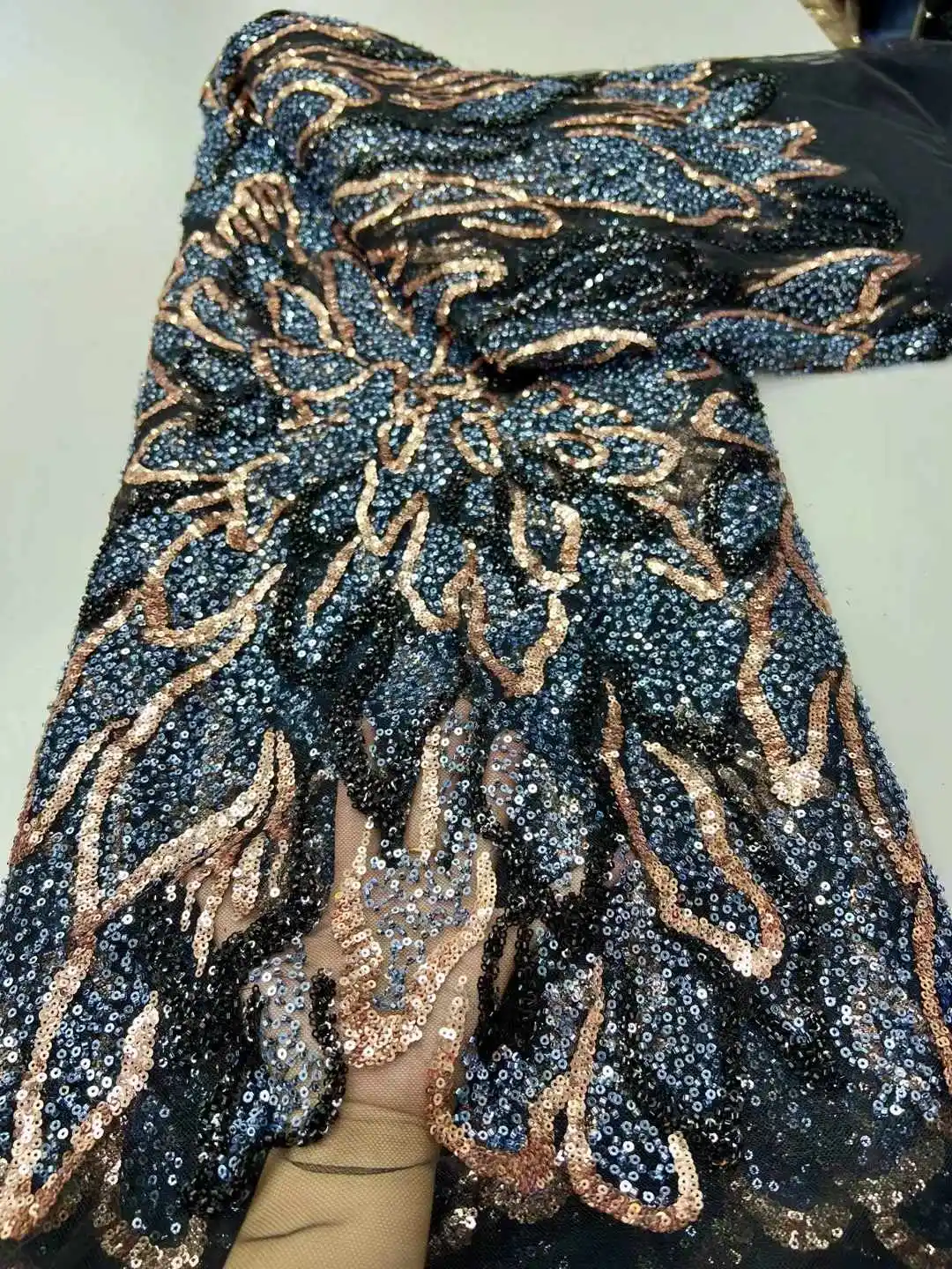 

2025 Luxury French Mesh Embroidery Beaded Lace Fabric African Nigerian Sequins Lace Fabric For Wedding Dress Sewing Material.