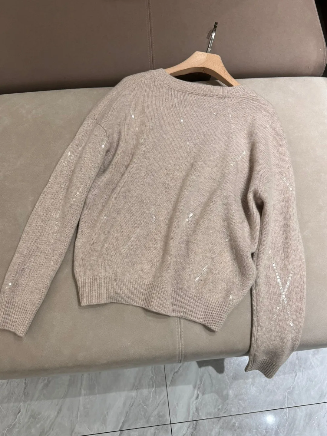 Autumn 2024 Women\'s Cashmere Sweater Oatmeal Sequins Embellished Long-sleeved V-neck Pullover Soft Knit Top