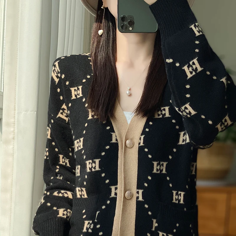 2023 Autumn Winter New Wool Cardigan Women\'s V-Neck Long Sleeve 100% Pure Wool Loose Solid Color Jacquard Style Knitted Cardigan