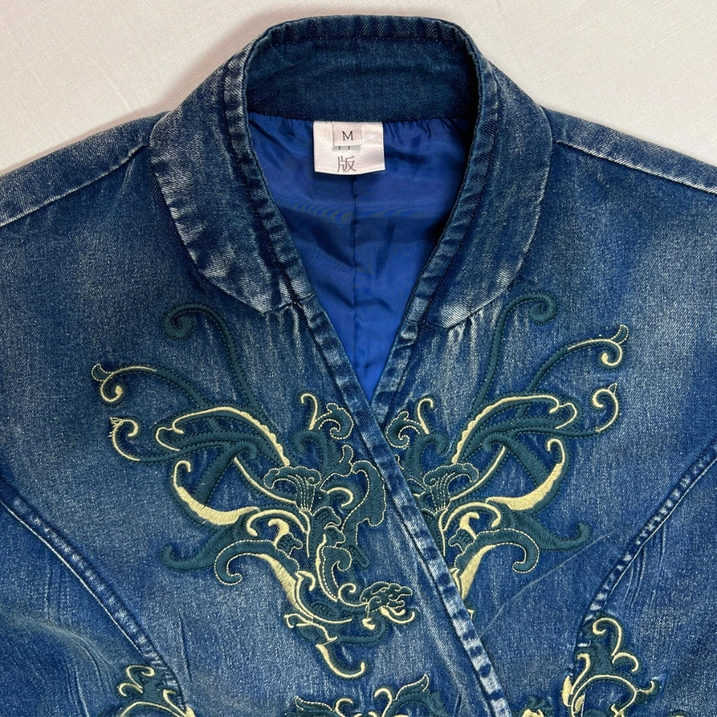 

Зимняя женская джинсовая куртка с v-образным вырезом и вышивкой в стиле ретро, свободный кардиган, пальто ручной работы на пуговицах, новинка