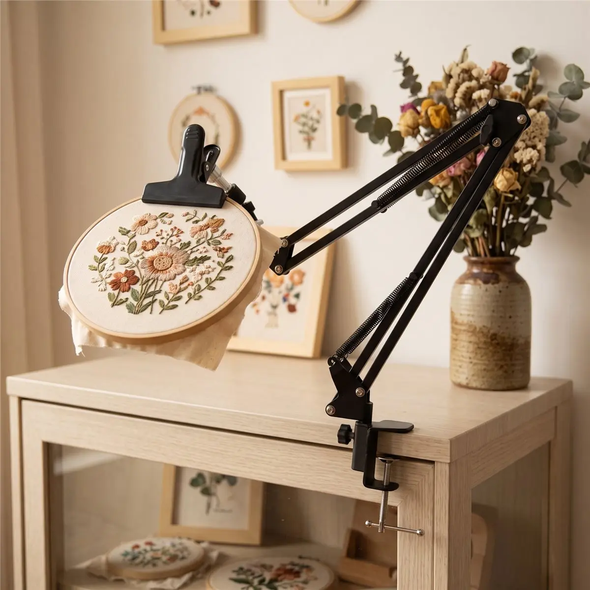 【ABFS】Embroidery Hoop CrossStitch Stand: Adjustable Metal Rotated Embroidery Hoop Holder with 360 Hoop Knob