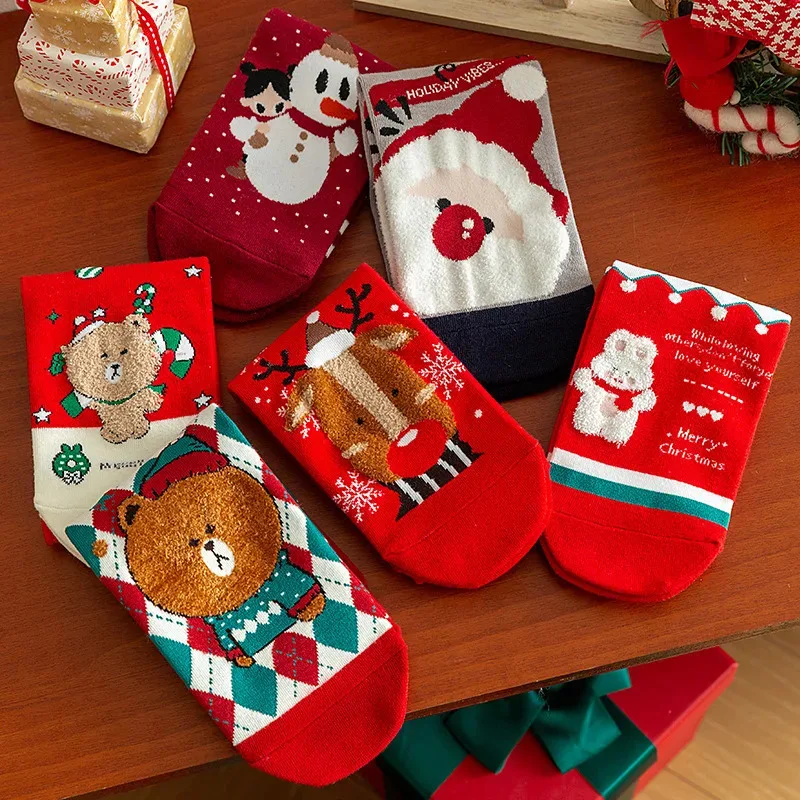 

5 Pairs Women's Mid-Calf Socks Christmas Tree & Deer Patterned Christmas Gift Couple Socks Red Color for Winter Autumn Seasons