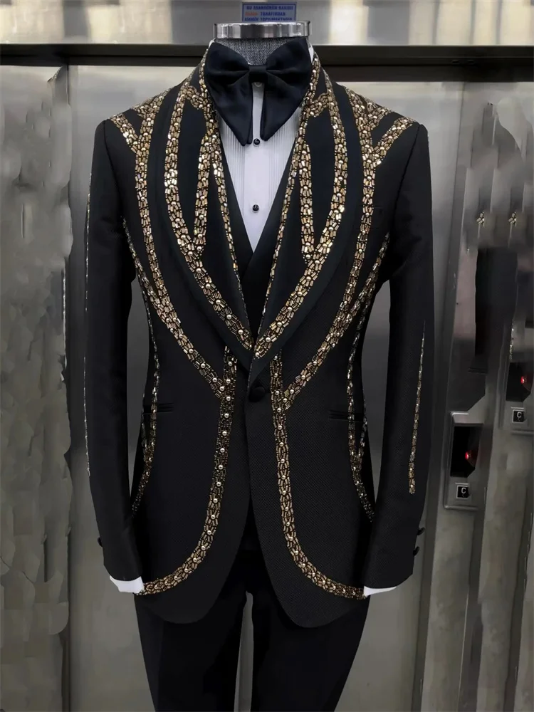 

Pearls Wedding Groom Beadings Men Suits 3 Pieces Blazer Pants Vest Gold Diamonds One Button Formal Work Wear Plus Size Tailored