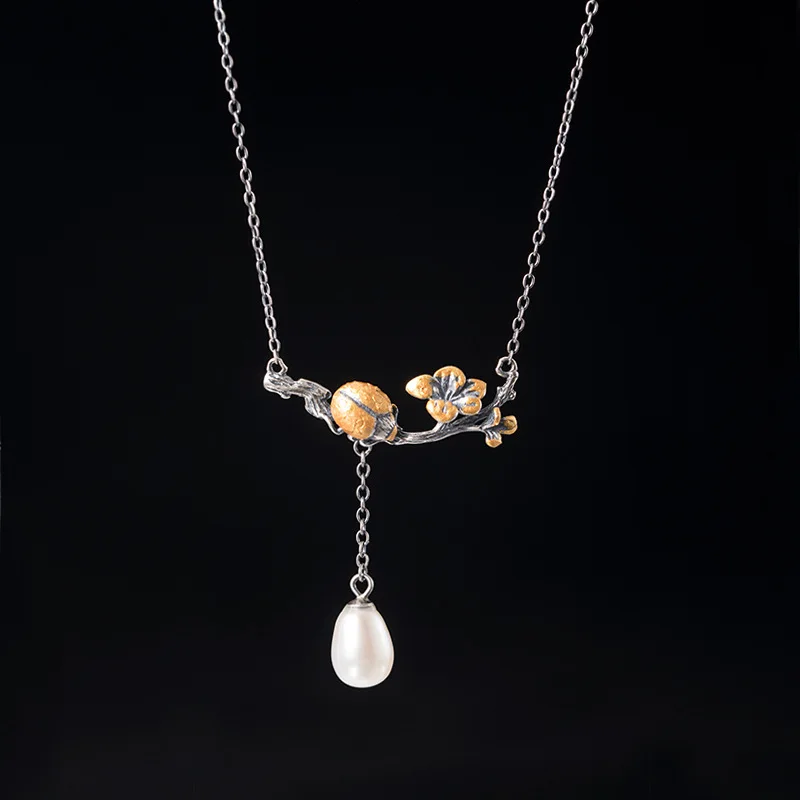 

Light Luxury Golden Ladybug Pearl Pendant Collarbone Chain, Handcrafted S925 Silver Necklace, Ladies' Artistic Jewelry Necklace,