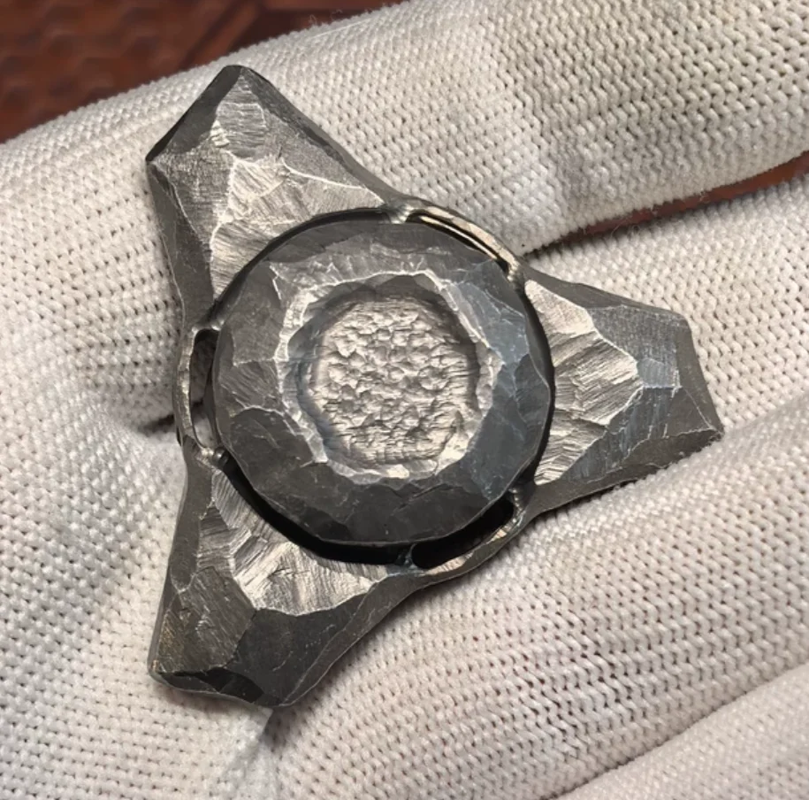 Used EDC TX EDC original steel stone pattern flashing spirit spinner Fingertip gyroscope Decompression toys