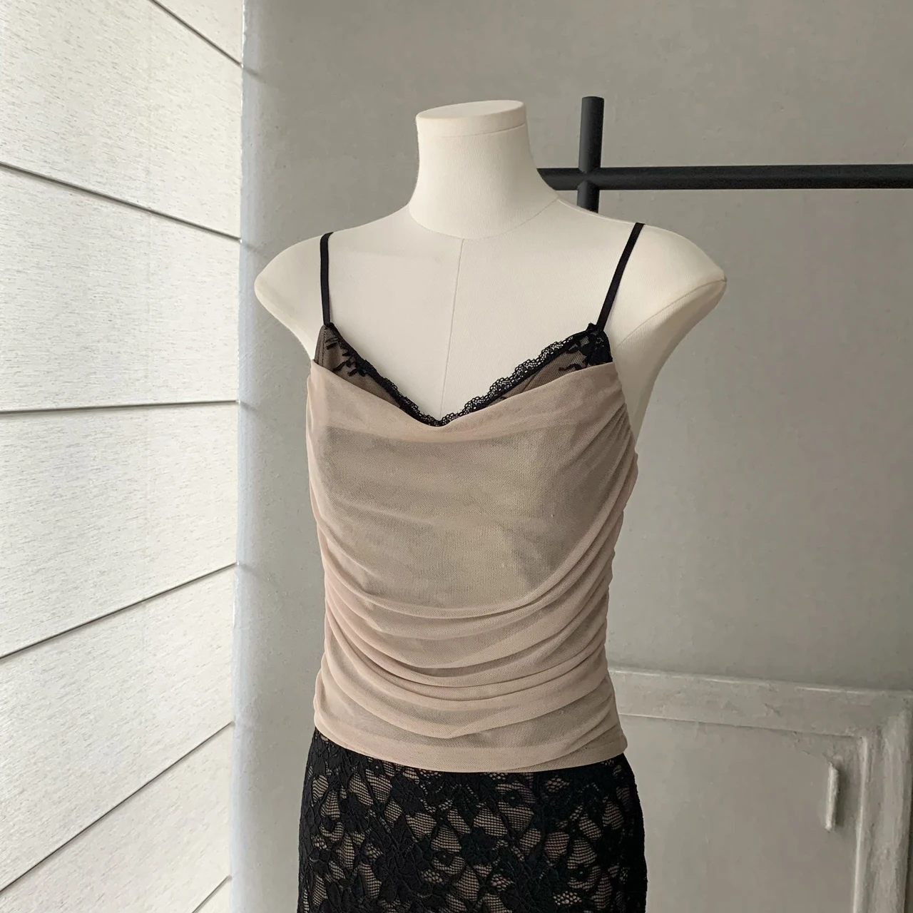 Women's Summer Elegant Two Pieces Skirt Set Lady Mesh Patchwork Color Contrasted V Neck Cmaisole With Padded + Slim Floral Skirt