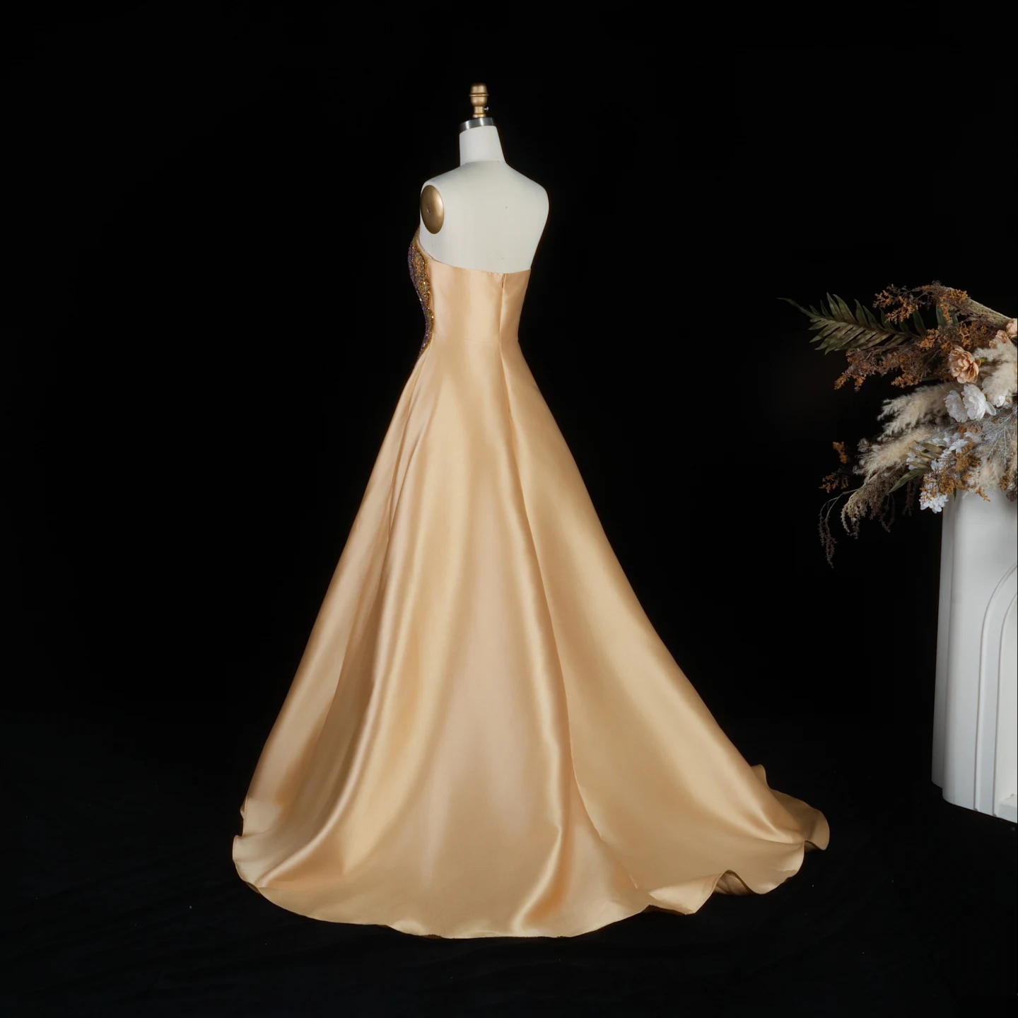 Sharon Said Dubai Luxuriöses Goldfarbenes Trägerloses A-Linien-Abendkleid mit Perlenbesetzten Handschuhen, Damen-Abendkleid SS377 Maßanfertigung – Detail 8