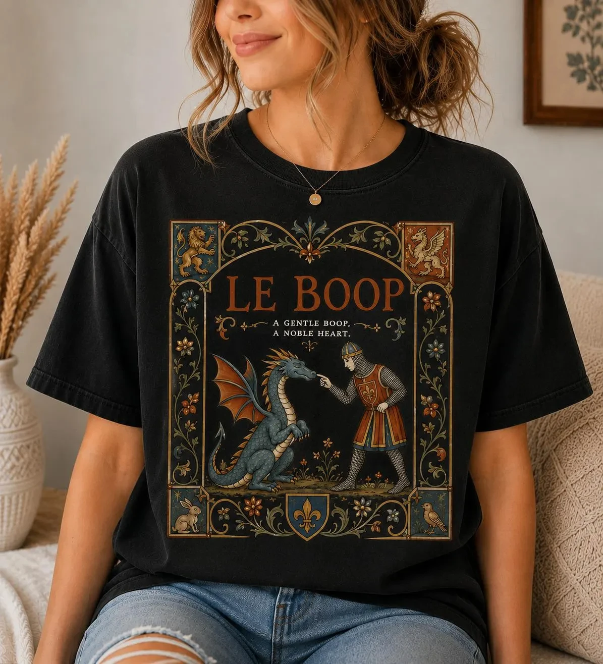 Mittelalterliches Drachenmuster-Shirt, Le Boop Ritter-T-Shirt, Lustiges Fantasy-Drachenmuster-T-Shirt, Retro Mittelalterliches Manuskriptmuster-Shirt – Detail 4
