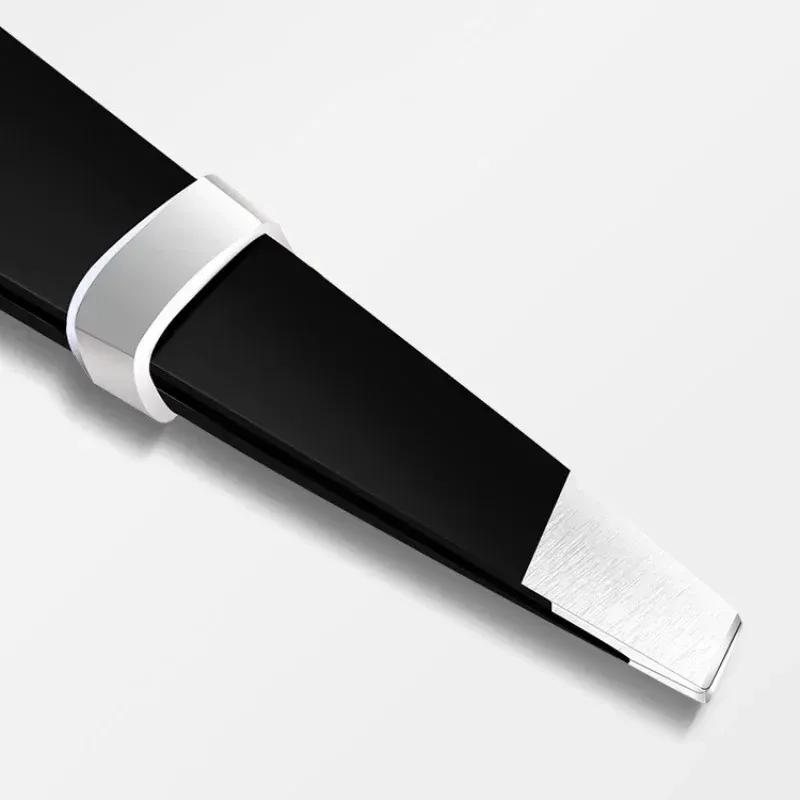 Pinzette per sopracciglia con punta inclinata nera in acciaio inossidabile per la depilazione delle ciglia e strumento di bellezza per il trattamento incarnito