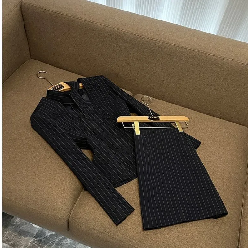 

2025 New Commuting Temperament Striped Slim-fitting Waist V-neck Blazer Jacket Skirt Suit